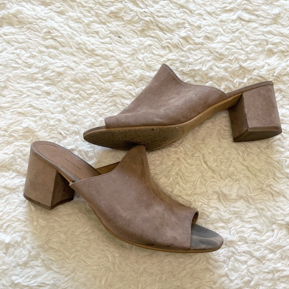 5 for $25! 14th and Union Taupe Open Toe Mules 9
